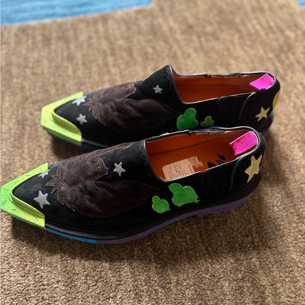 Off-White Suede Ranch-Cactus-Eagle Design Sponge Loafer